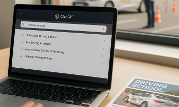 ChatGPTで自動車学校を検索・比較している様子をリアルに再現した写真風イメージ